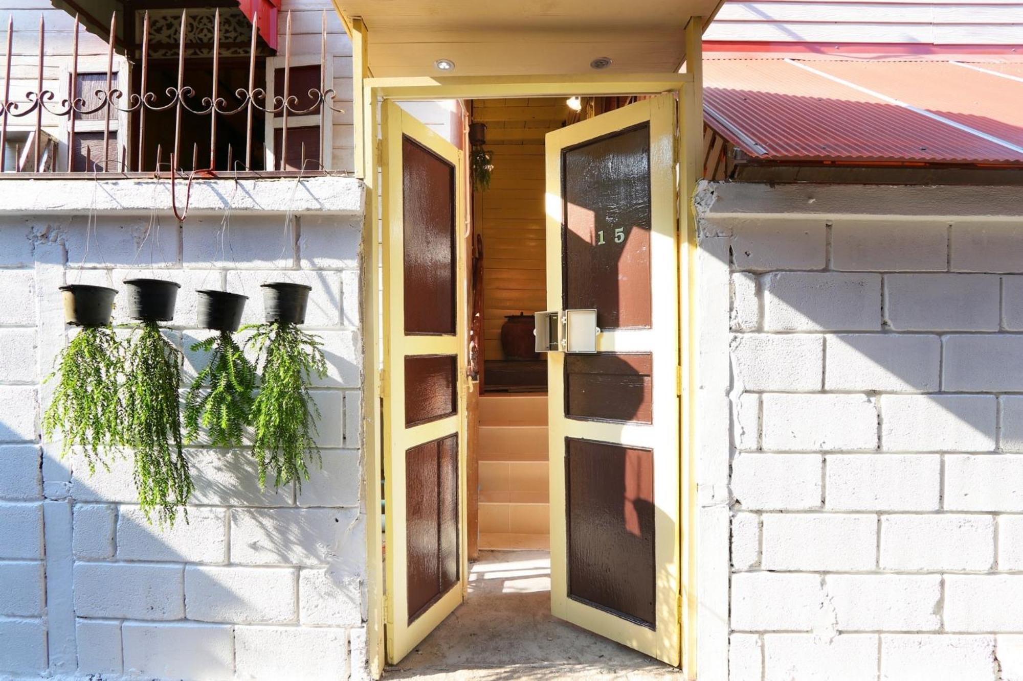 Baankhon Private Room In Thai House Check In By Yourself Code Inbox Adult Only Бангкок Екстер'єр фото